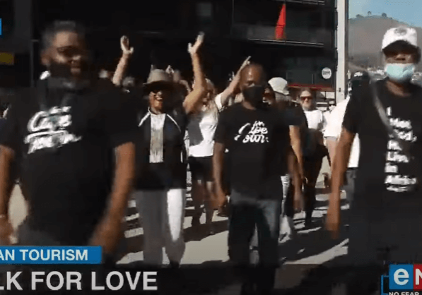 (394) African tourism _ Walk for love - YouTube (1)